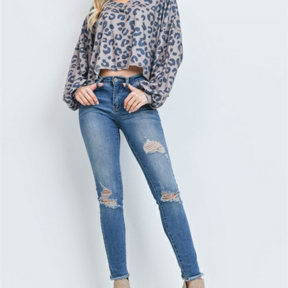 NWT Taupe Leopard Vneck Oversized Cropped Top - Picture 4 of 7